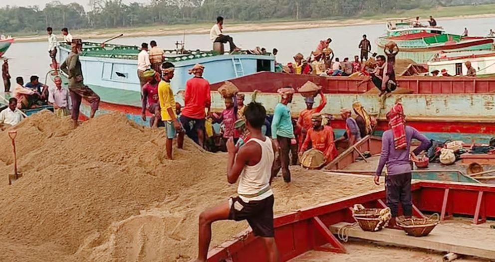 জাদুকাটা নদীতে বালু উত্তোলন মামলা: ২৭ জনের বিরুদ্ধে অভিযোগপত্র, বাদ ১০ - Surma Times | Sylhet News
