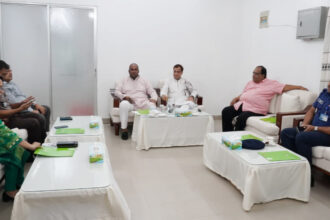 শাহজালাল মাজার ব্যবস্থাপনা কমিটির প্রথম সভা: দানবাক্সের অর্থ গণনা শনিবার, স্বচ্ছতার আশ্বাস 12 শাহজালাল মাজার ব্যবস্থাপনা কমিটির প্রথম সভা: দানবাক্সের অর্থ গণনা শনিবার, স্বচ্ছতার আশ্বাস - Surma Times | Sylhet News