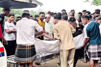 বিয়ানীবাজারে কিশোরী কন্যাকে কুপিয়ে হত্যা, নেপথ্যে পারিবারিক ও সামাজিক দ্বন্দ্ব 14 বিয়ানীবাজারে কিশোরী কন্যাকে কুপিয়ে হত্যা, নেপথ্যে পারিবারিক ও সামাজিক দ্বন্দ্ব - Surma Times | Sylhet News