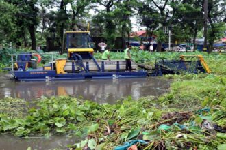 খোজারখলা পুকুরে উদ্ধার অভিযান শুরু, কচুরিপানা অপসারণে সিসিকের উদ্যোগ 8 খোজারখলা পুকুরে উদ্ধার অভিযান শুরু, কচুরিপানা অপসারণে সিসিকের উদ্যোগ - Surma Times | Sylhet News
