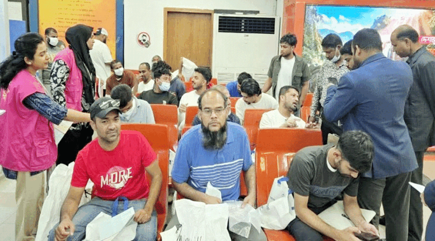 যুক্তরাষ্ট্র থেকে ফেরত ২৩ বাংলাদেশি, সিলেটের ৩ জন 1 যুক্তরাষ্ট্র থেকে ফেরত ২৩ বাংলাদেশি, সিলেটের ৩ জন - Surma Times | Sylhet News