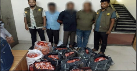 সিলেটে ডিবি পুলিশের অভিযানে ভারতীয় কিটক্যাট চকলেটসহ তিনজন গ্রেফতার - Surma Times | Sylhet News