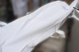 সিলেটে পাওনা টাকা নিয়ে বন্ধুকে হ/ত্যা, বস্তাবন্দী লা/শ মিলল ফুটপাতে 12 লালবাজারের আবাসিক হোটেলে ব্যবসায়ীর মরদেহ উদ্ধার - Surma Times | Sylhet News