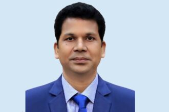 প্রজ্ঞাপন জারির পরও সিলেটে যোগ দিতে পারেননি নতুন ডিসি রেজা হাসান 14 সিলেটের নতুন ডিসির যোগদান শেষ মুহূর্তে স্থগিত, বিমানবন্দর থেকে সচিবালয়ে ডাক - Surma Times | Sylhet News