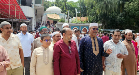 শাহজালাল মাজারে জিয়ারত করে প্রচারণা শুরু করলেন ফেনু 2 শাহজালাল মাজারে জিয়ারত করে প্রচারণা শুরু করলেন ফেনু - Surma Times | Sylhet News