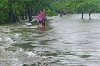 সুনামগঞ্জে পাহাড়ি ঢলে নদীর পানি বৃদ্ধি, নিম্নাঞ্চল প্লাবিত হয়ে দুর্ভোগ 18 সুনামগঞ্জে পাহাড়ি ঢলে নদীর পানি বৃদ্ধি, নিম্নাঞ্চল প্লাবিত হয়ে দুর্ভোগ - Surma Times | Sylhet News