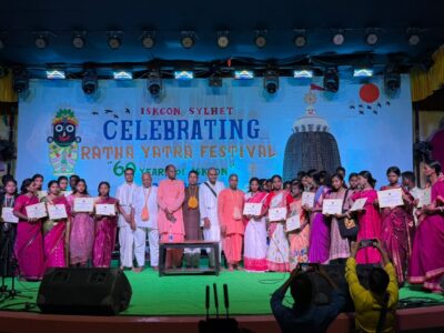 রথযাত্রায় চা-বাগানের শিক্ষার্থীদের মধ্যে সনদ বিতরণ - Surma Times | Sylhet News