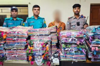 সিলেটে সোয়া ষোলো লাখ টাকার ভারতীয় শাড়িসহ আটক ১, পিকআপ জব্দ 20 সিলেটে সোয়া ষোলো লাখ টাকার ভারতীয় শাড়িসহ আটক ১, পিকআপ জব্দ - Surma Times | Sylhet News