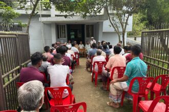 ছাতকে সাংবাদিকের ওপর হামলার ঘটনা শালিশে নিষ্পত্তি, প্রকাশ্যে ক্ষমা চাইলেন অভিযুক্তরা - Surma Times | Sylhet News