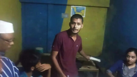 চায়ের টংয়ে পরীক্ষার খাতা দেখার অভিযোগ, এক বস্তা উত্তরপত্র জব্দ - Surma Times | Sylhet News
