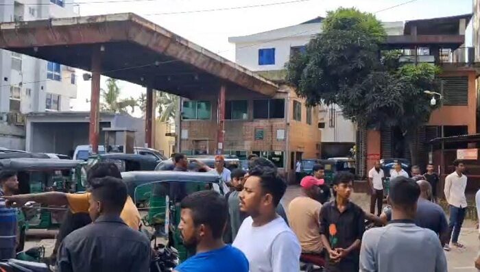 গ্যাস সংকটে সিলেট-তামাবিল সড়ক অবরোধ, বিক্ষোভে শ্রমিকরা 1 গ্যাস সংকটে সিলেট-তামাবিল সড়ক অবরোধ, বিক্ষোভে শ্রমিকরা - Surma Times | Sylhet News