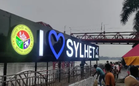 কিনব্রিজ আড়াল করে ‘আই লাভ সিলেট’ সাইনেজ, সমালোচনার ঝড় - Surma Times | Sylhet News