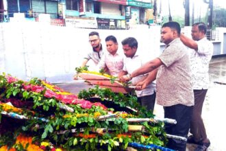 জুলাই স্মৃতিস্তম্ভে সিলেট অনলাইন প্রেসক্লাবের শ্রদ্ধা নিবেদন 10 জুলাই স্মৃতিস্তম্ভে সিলেট অনলাইন প্রেসক্লাবের শ্রদ্ধা নিবেদন - Surma Times | Sylhet News