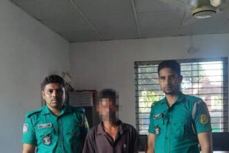 সিলেটে ২১ বোতল কেরুর মদসহ যুবক গ্রেপ্তার 12 সিলেটে ২১ বোতল কেরুর মদসহ যুবক গ্রেপ্তার - Surma Times | Sylhet News