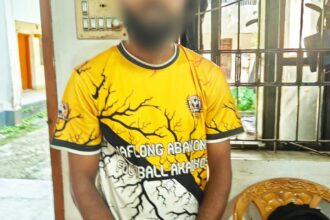 দক্ষিণ সুরমায় অবৈধ ভারতীয় আম-কিউইসহ আটক ১, উদ্ধার ১৮১ বোতল বিদেশি মদ - Surma Times | Sylhet News