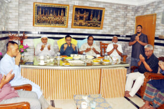 অসুস্থ ব্যবসায়ী নেতা দিলওয়ার হোসেনকে দেখতে গেলেন মন্ত্রী খন্দকার আব্দুল মুক্তাদির 22 অসুস্থ ব্যবসায়ী নেতা দিলওয়ার হোসেনকে দেখতে গেলেন মন্ত্রী খন্দকার আব্দুল মুক্তাদির - Surma Times | Sylhet News