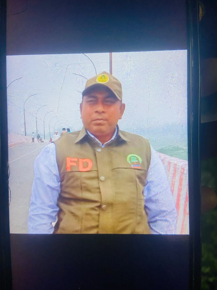 রঘুনন্দন বনাঞ্চলে অবৈধ বালু উত্তোলন ও গাছ কাটার অভিযোগ 1 রঘুনন্দন বনাঞ্চলে অবৈধ বালু উত্তোলন ও গাছ কাটার অভিযোগ - Surma Times | Sylhet News