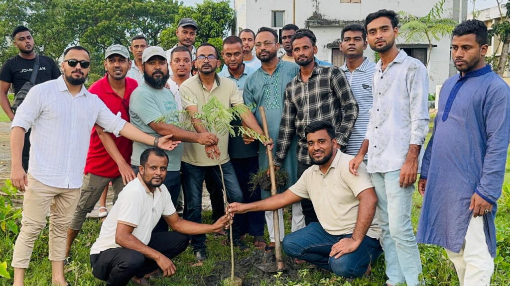 স্বেচ্ছাসেবক দলের ৪৬তম প্রতিষ্ঠাবার্ষিকীতে দক্ষিণ সুরমায় বৃক্ষরোপণ - Surma Times | Sylhet News