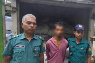 সিলেটে ৮ লাখ টাকার ভারতীয় চা-পাতাসহ একজন গ্রেপ্তার 8 সিলেটে ৮ লাখ টাকার ভারতীয় চা-পাতাসহ একজন গ্রেপ্তার - Surma Times | Sylhet News