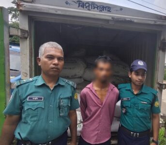সিলেটে ৮ লাখ টাকার ভারতীয় চা-পাতাসহ একজন গ্রেপ্তার - Surma Times | Sylhet News