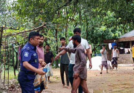 জৈন্তাপুরে দুই মেম্বারের সমর্থক পক্ষের সংঘর্ষ, ওসিসহ আহত ২৫, ভাঙচুর অন্তত ১০ বাড়ি - Surma Times | Sylhet News