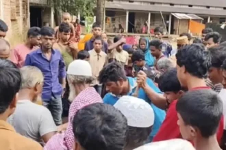 দোয়ারাবাজারে গরু চুরির অভিযোগে তিনজনকে বেঁধে নির্যাতন, চোখে চুন ও পা ভাঙার অভিযোগ 66 দোয়ারাবাজারে গরু চুরির অভিযোগে তিনজনকে বেঁধে নির্যাতন, চোখে চুন ও পা ভাঙার অভিযোগ - Surma Times | Sylhet News