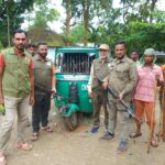 বাহুবলে কাঠ পাচারকালে বনদস্যুদের সঙ্গে বন্দুকযুদ্ধ, কাঠ ও সিএনজি জব্দ