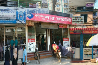 মীরবক্সটুলায় ভ্রাম্যমাণ আদালতের অভিযানে ৩ ফার্মেসিকে ৪৮ হাজার টাকা জরিমানা 18 মীরবক্সটুলায় ভ্রাম্যমাণ আদালতের অভিযানে ৩ ফার্মেসিকে ৪৮ হাজার টাকা জরিমানা - Surma Times | Sylhet News
