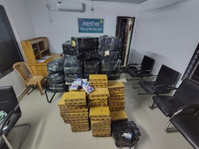 লাক্কাতুরায় দুর্ঘটনাকবল নোহা গাড়ি থেকে ৮ লাখ ৫১ হাজার টাকার ভারতীয় পণ্য জব্দ - Surma Times | Sylhet News