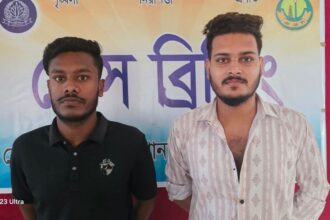 সিলেটে নিষিদ্ধ ছাত্রলীগের মিছিল থেকে দুই কর্মী গ্রেফতার, ব্যানার জব্দ - Surma Times | Sylhet News