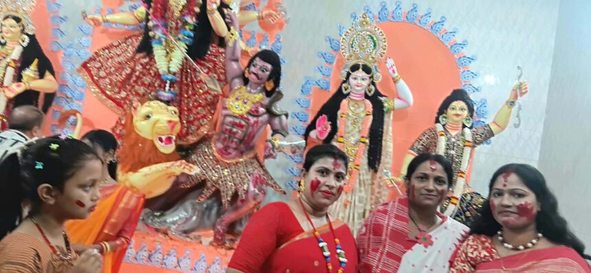 নবীগঞ্জে দুর্গাপ্রতিমা বিসর্জন, শেষ হলো শারদীয় উৎসব 1 নবীগঞ্জে দুর্গাপ্রতিমা বিসর্জন, শেষ হলো শারদীয় উৎসব - Surma Times | Sylhet News