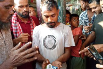 ওষুধের কৌটায় ইয়াবা, স্থানীয়দের হাতে আটক বাছিত 4 ওষুধের কৌটায় ইয়াবা, স্থানীয়দের হাতে আটক বাছিত - Surma Times | Sylhet News